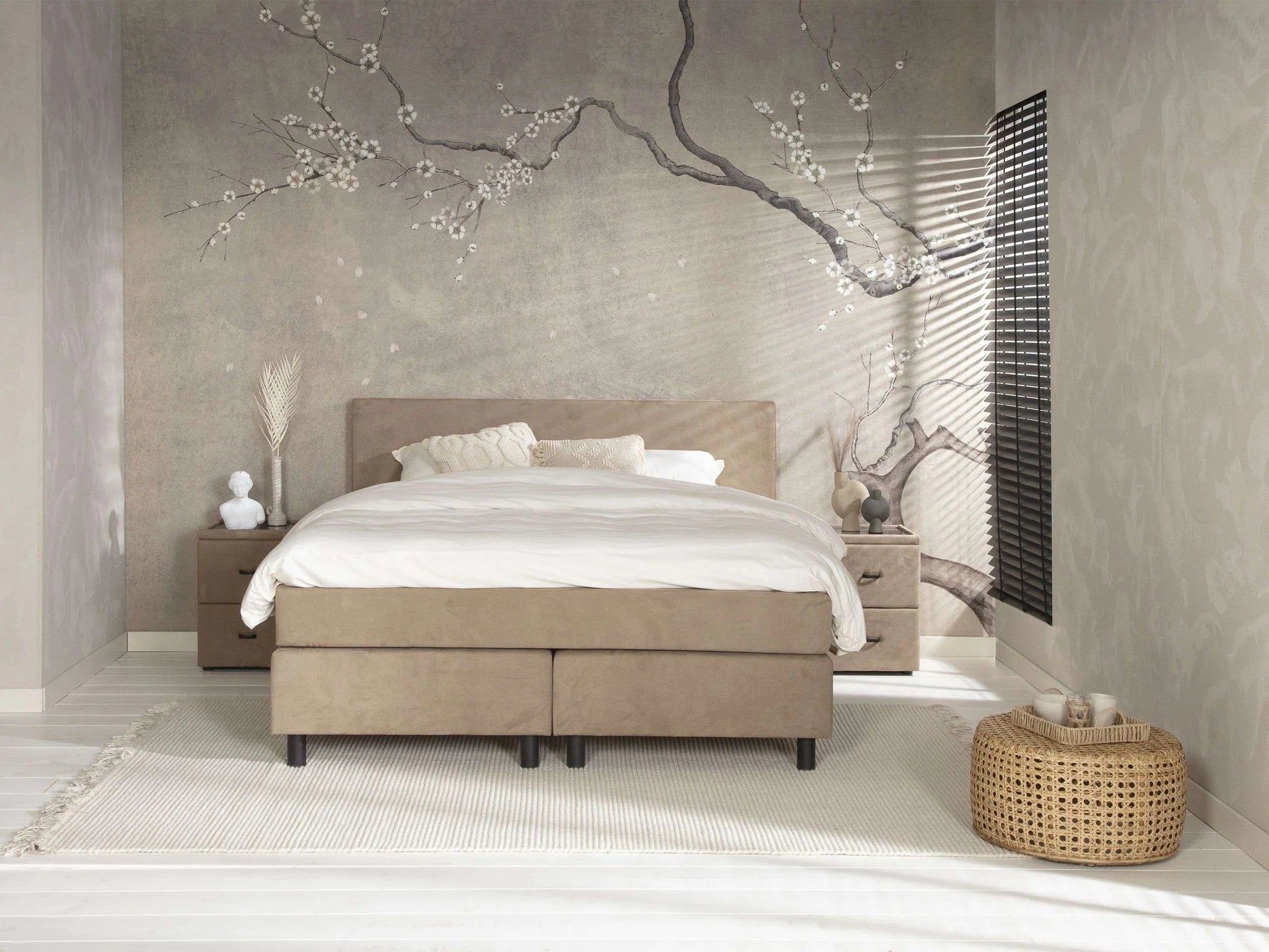 BoxspringNightline_B00001920_20_front_2048x_74f033ea-3af1-4b8b-87c4-444a6cb2d220